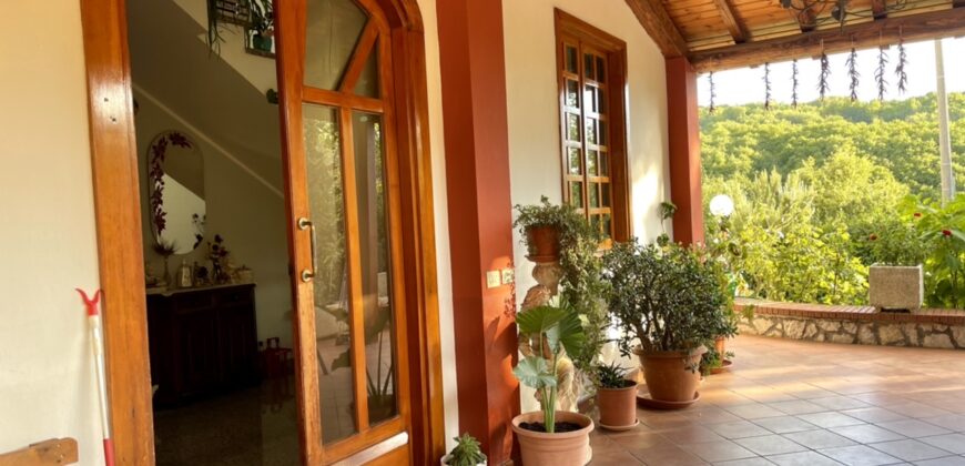 Fumone: Appartamento in Villa con giardino